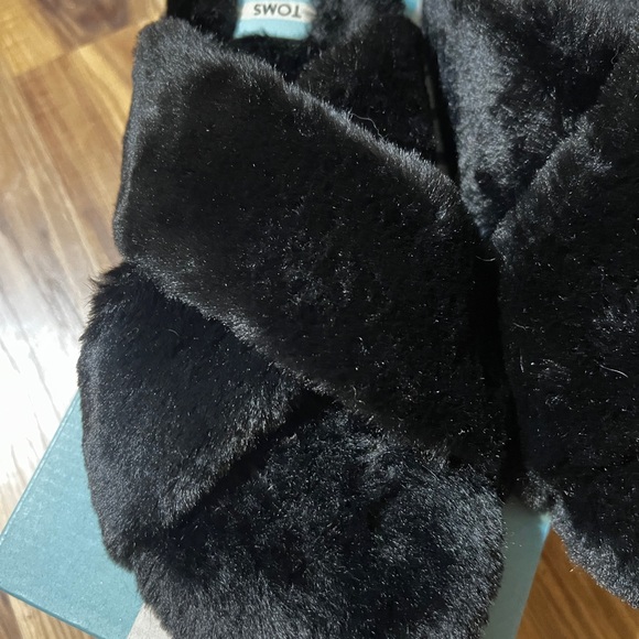 Toms Size 7 Susie Slipper - black - Picture 3 of 4